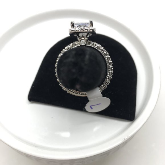 ring - Picture 3 of 4